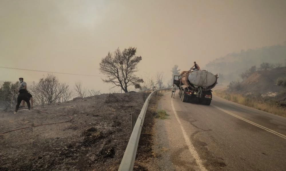 Εύβοια: Νέο μέτωπο στην Δάφνη, κοντά στις Ροβιές – Κρίσιμες στιγμές σε άλλες 4 περιοχές